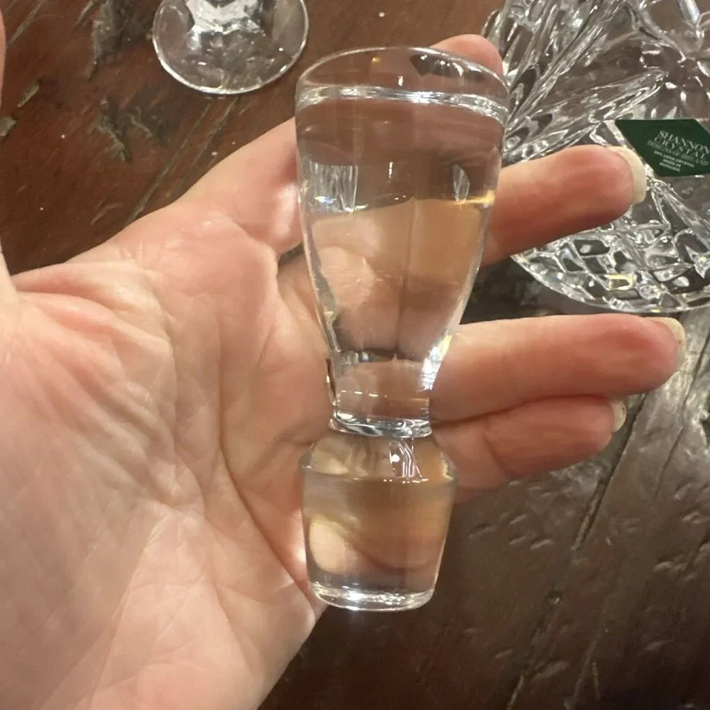 Shannon Crystal Designs of Ireland Lead Crystal Decanter/Stopper with 3 Glasses